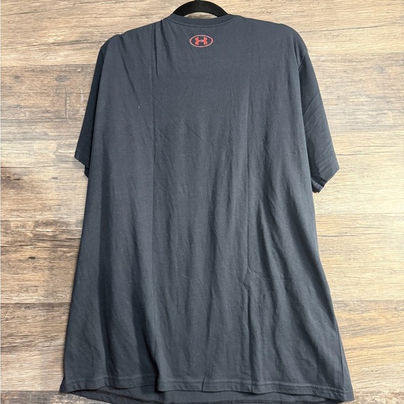 Under Armour Men's Heatgear Tee in Black with Red Logo - Picture 5 of 5